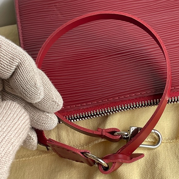 Louis Vuitton EPI red pochette - Picture 7 of 16